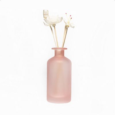 Home Decorative Table Top Vase Fancy 200ml Matte Frosted Pink Air Fragrance Perfume Bottle with Rattan Stick 