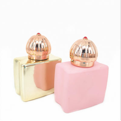 Luxury Pink color Square Shaped Perfume Bottles 30ml 