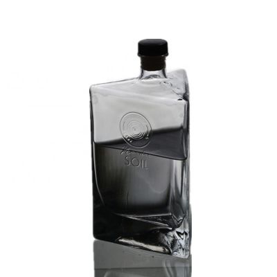 Wholesale Triangle Shape 500ml Vodka Spirit Glass Bottle for Liquor 