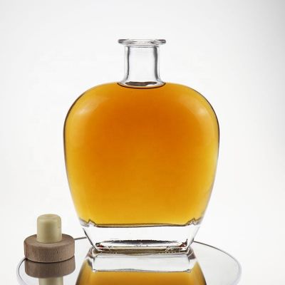 Custom flat 700ml glass tequila brandy/xo bottle with wood cork wholesale