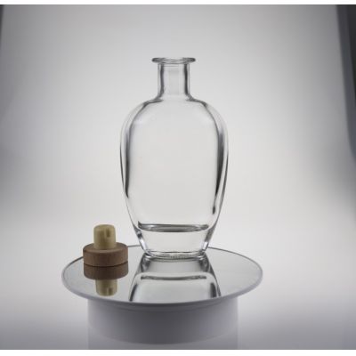 Empty high quality 500ml flint heavy base round cork Gin glass bottle for spirt, vodka glass bottle 
