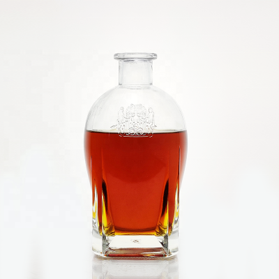 Unique Bespoke Spirit Glass Bottle For Alcohol 700ml Wholesale Crystal Empty Glass Liquor Bottle With Corks