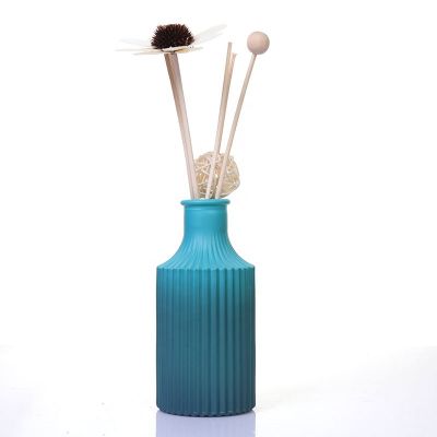 Wholesales 150ml matte gradient blue Stripe Vertical Aroma Reed Diffuser Glass Bottle 