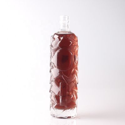 China Famous Manufacturer Glass Bottle 750ml clear Embossed Vodka Bottle With Screw Cap 