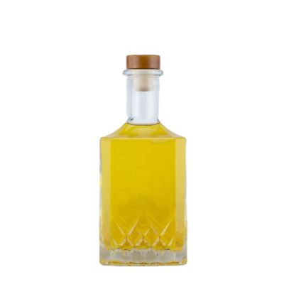 Luxurious Embossing Square Shape 70 Cl Super Flint Glass Bottle Gin Customized Brown Gradient Bottle 