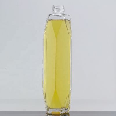 Screw Cap Sealed Custom Design Beverage Glass Bottle 750ml Top Grade Mineral Water Bottle 