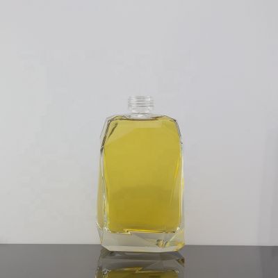 Custom Shape Thick Bottom 500ml Super Flint Whisky Glass Bottle With Screw Cap 