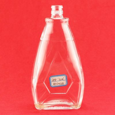 Hot Sale Clear 750ml Glass Bottle Triangle Shape Wide Bottom Whiskey Embossed Glass Bottle With Lid 