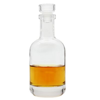Gin bottles with factory price vodka gin small glass bottle 187ml for wholesale 200ml empty bottles 