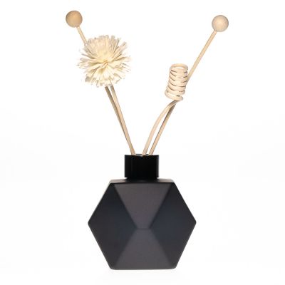 Wholesale 180ml Polyhedral Shaped Empty Matte Black Reed Diffuser Glass Bottle with Aluminum Cap