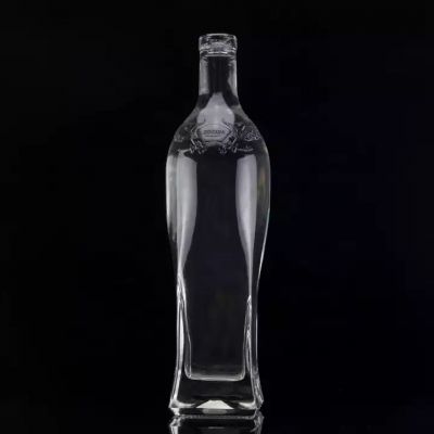 Wholesale 750ml Super Flint Round Shoulder Square Based Rum Vodka Liquor Glass Bottle With Cork