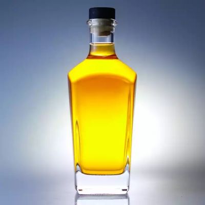 High Quality Wholesale 700ml Vodka Glass Bottle Clear Classic Shaped Liquor Bottle For Sale
