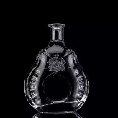 Trending Engraving Pattern Super Flint 500ml 700 ml Transparent Vodka Whisky Glass Bottle With Cork