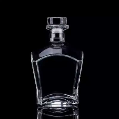 China Factory Wholesale Super Flint Glass Whiskey Glass Bottle 700ml 750ml Fancy Hot Sale Whiskey Bottle With Cork Stopper