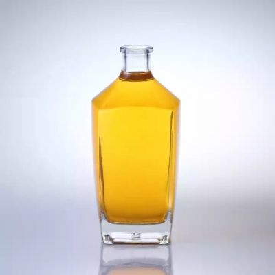 Wholesale 750ml Bottle Dedicate Customize 700ml Gin Brandy Square Shape Glass Bottle With Cork
