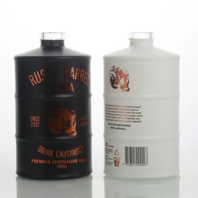 Customized logo spray black white color 750ml 700ml extra flint whisky liquor gin vodka rum tequila glass bottle with cork cap