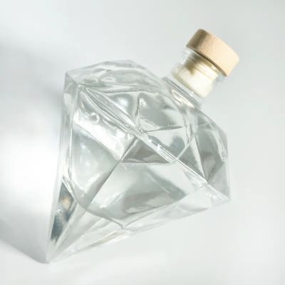 Diamond shape super flint glass square liquor bottle cork top unique spirit whisky 500ml honey oil vodka gin tequila