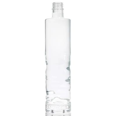 Beautiful Bespoke 700ml Glass Spirit Bottle Vodka Glass Bottle Wholesale
