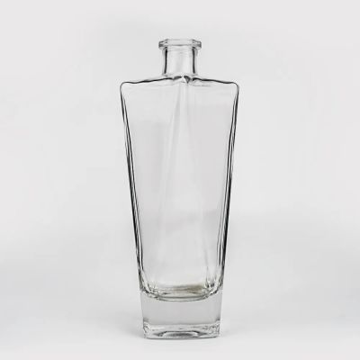 Fashion Europe High Capacity Transparent High-End Design Unbreakable Glass Cube Whiskey Bottle