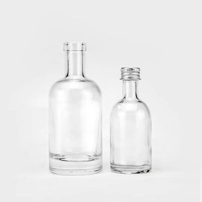 Wholesale Empty Vodka Bottle 500ml for Rum Gin Vodka Liquor Fruit Wine Round Transparent Glass Bottles with Cork Screw Lids
