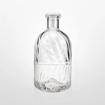 Customized 700ml spirit gin whisky 500ml vodka glass bottle 750ml vodka brandy liquor clear glass bottle with cork