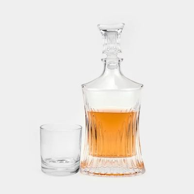 wholesale 500 ml 700 ml liquor glass bottle with stopper glass bottle factory for vodka whiskey gin bottle