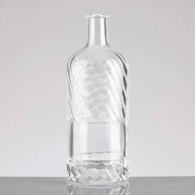 Factory Supplying Exquisite Embossed 700Ml Gin Bottles With Stopper