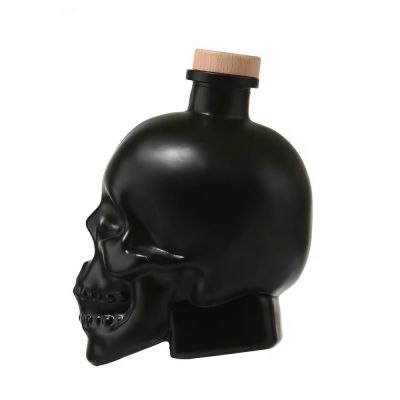 China Factory Personalized Designed Super Flint Glass Black Skull for Whisky Brandy Vodka with Cork