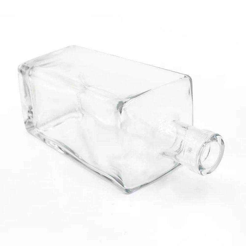 Customized 500ml 700ml Clear Square Empty Glass Wine Bottle Liquor Spirits Bottles For Vodka 6387