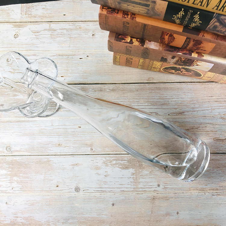 Cone Shape 700ml Clear Glass Liquor Bottle with Screw Cap, High Quality