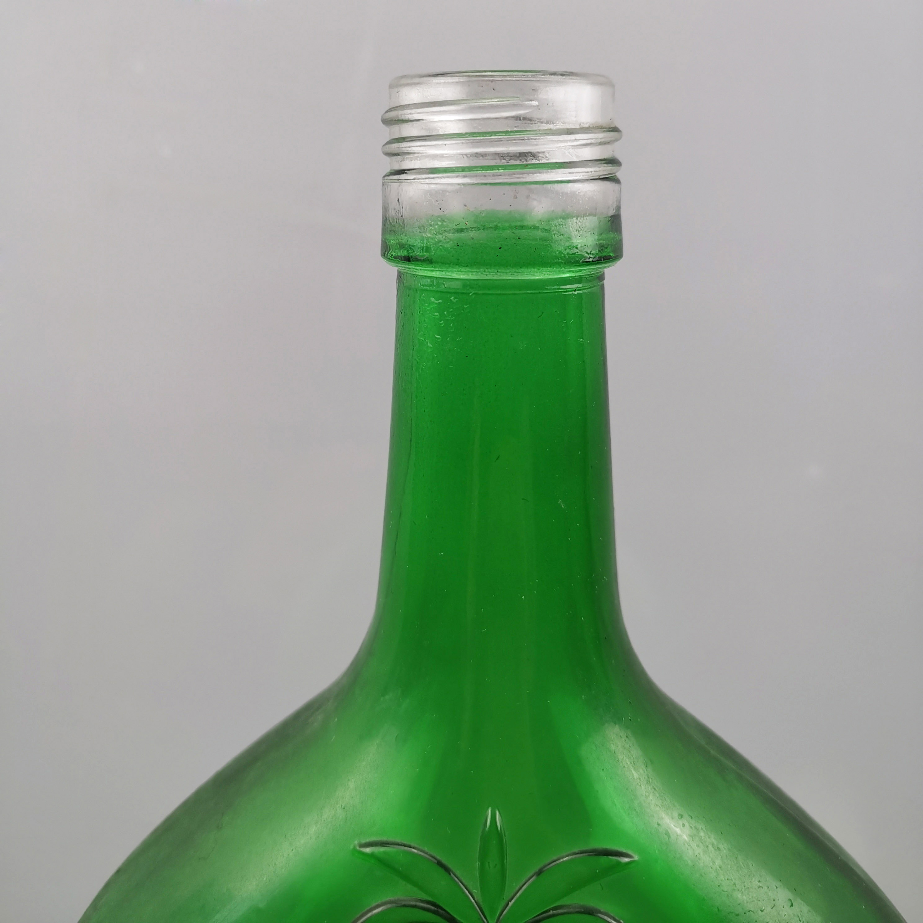 Fashion Design Delicate Square Glass Bottle Green Color