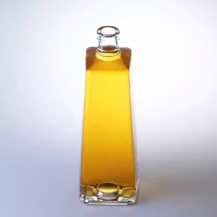 Unique Square Shape Glass Bottles 700ml Flint Thick Bottom Gin Bottles With Cork 3398