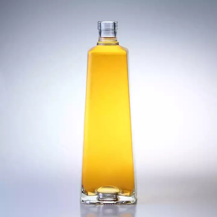 Unique Square Shape Glass Bottles 700ml Flint Thick Bottom Gin Bottles With Cork 5622