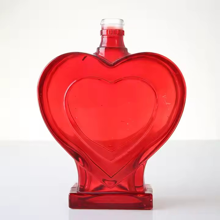 Custom Heart Shape Glass Packing 500ml Whisky Brandy Rum Glass Bottle for Liquor Spirits Empty Glass Water Bottle Wholesale
