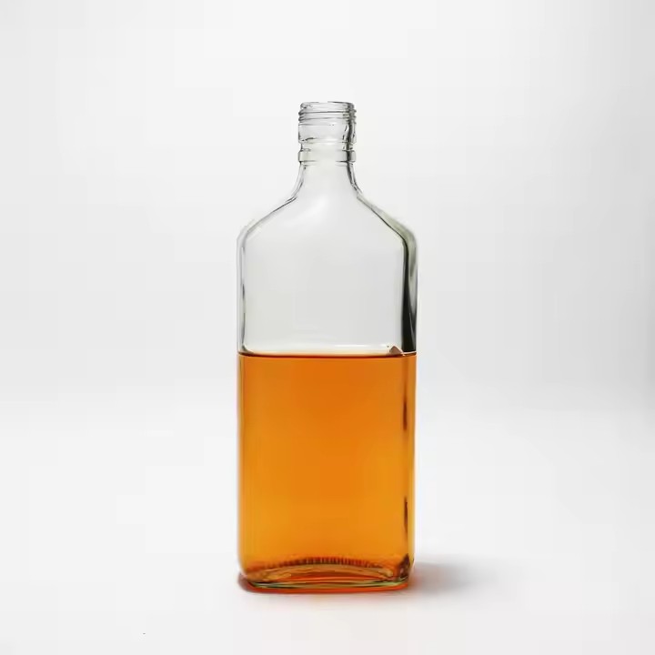 Hot Sale 750ml Crystal Glass Liquor Bottle for Spirit Vodka Brandy Rum Gin Alcohol with a Screw Cap 