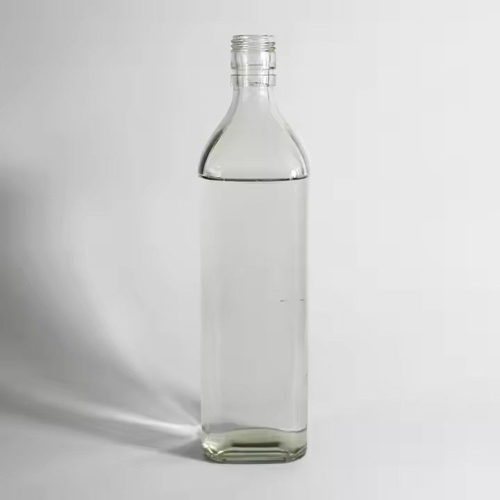 Food Grade High Clear 700ml Whisky Vodka Bottle Empty Competitive Price Gin Rum Tequila Glass Bottle with Screw Cap
