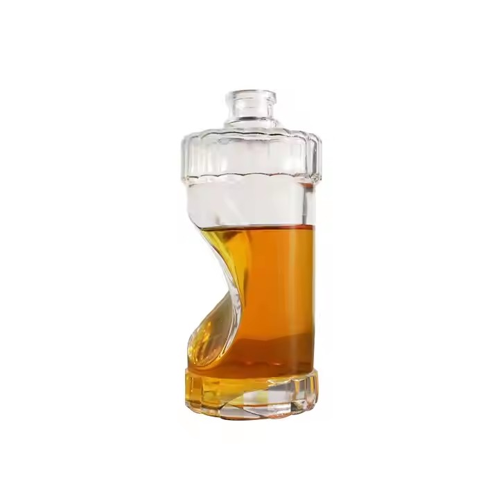 Unique Design Elegant 500ml Super Flint Whisky Vodka Bottle Empty Luxury Clear Liquor Spirits Glass Bottle with Cork