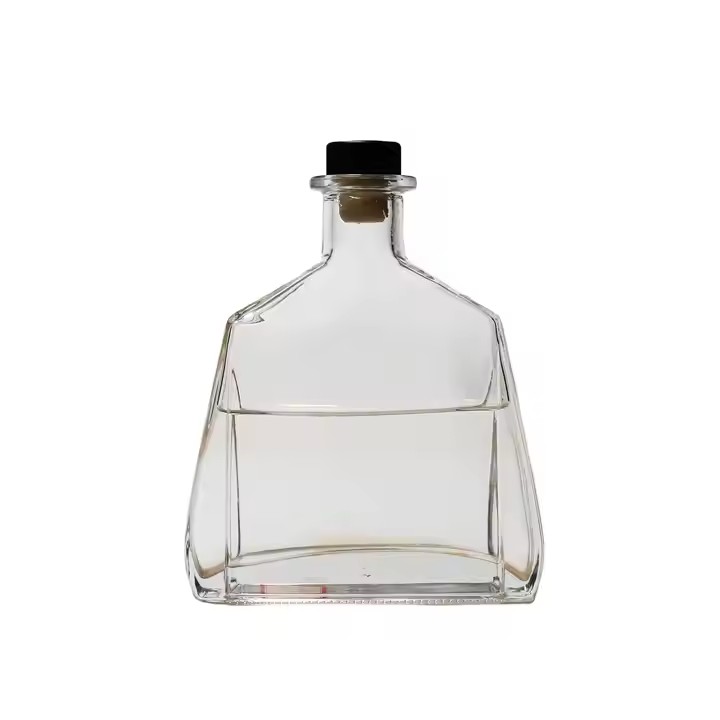 Wholesale clear Empty 700ml Custom Beautiful Glass Bottle for Liquor Vodka Rum Whiskey with Cork