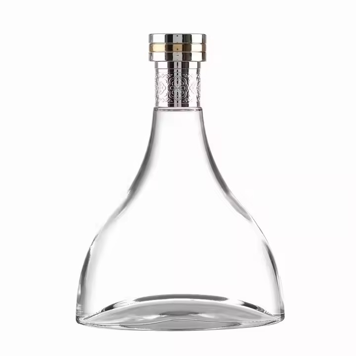 High Quality 700ml Glass Bottles for Sake Xo Whiskey Vodka Tequila Brandy Energy Drinks with Rubber Stopper