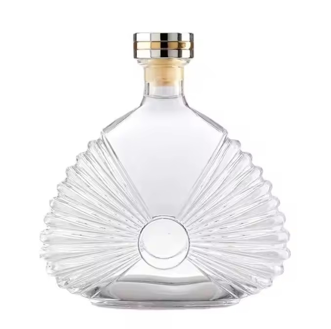High Quality 700ml Glass Liquor Bottle with Custom Logo Clear for Tequila Brandy with Lid