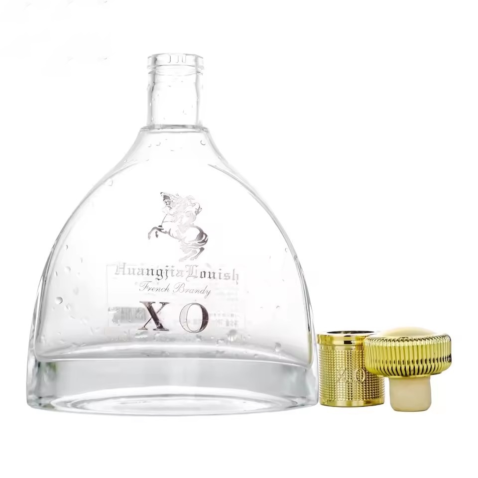 Wholesale 700ml Heavy Base XO Brandy Bottle Flat Shape Super Flint Glass for Premium Whiskey Liquor with a T-Cork Top