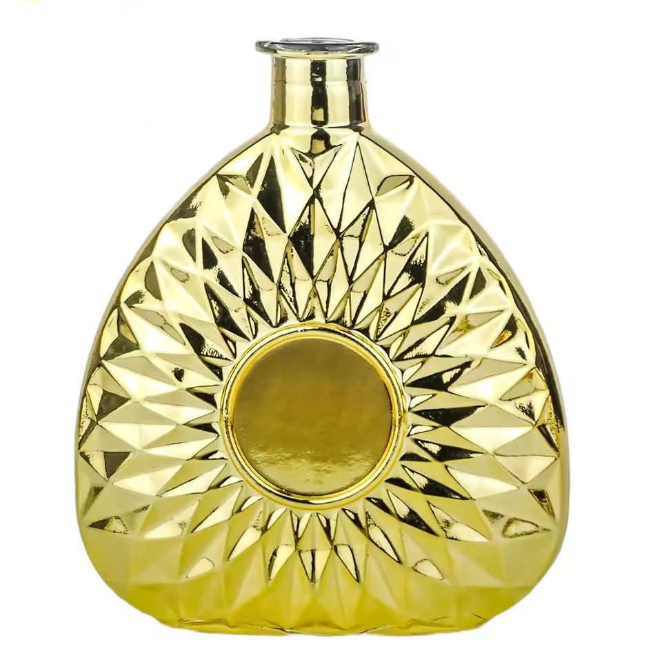 Luxury 700ml Gold Electroplated Faceted Design Bottle for Premium Brandy Tequila Spirit Custom Empty Decorative Glass Bottle