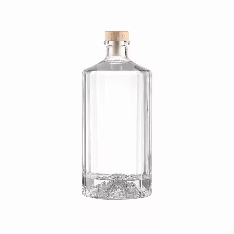 Exquisite 150ml Transparent Glass Vodka Bottle Short Neck Flat Mouth with Cork Seal Spray Cap Small Capacity Embossed Design