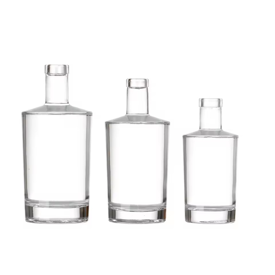 Factory Direct Sale Customizable Crystal Round Empty 500ml & 750ml Cork Cap Glass Liquor Bottle for Whiskey