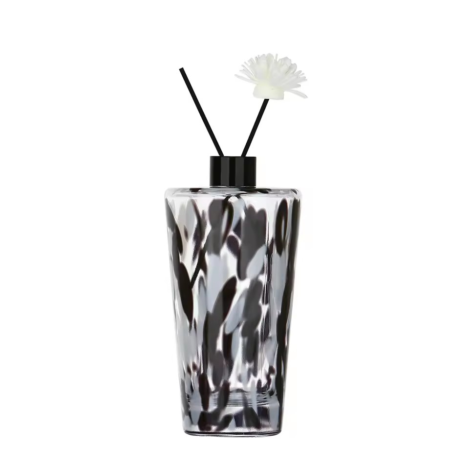 New Fashion Zebra-Stripe Empty Luxury Perfume Bottle Customized 20mL 30mL 50mL 100mL Round Glass Diffuser Bottle