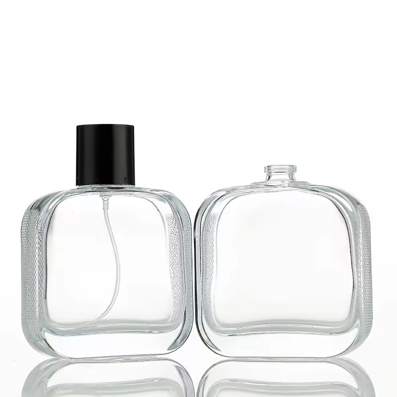 Luxury Saudi Arabia Flat Embossment Black Cap 100ml Bottle Wholesale Transparent Glass Perfume Bottle With Pump Sprayer