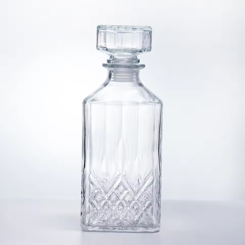 Hot Selling 900ml Whiskey Decanter Set Best Price Glass Decanter Stopper with Thumbsup Directly From China Factory for Tequila