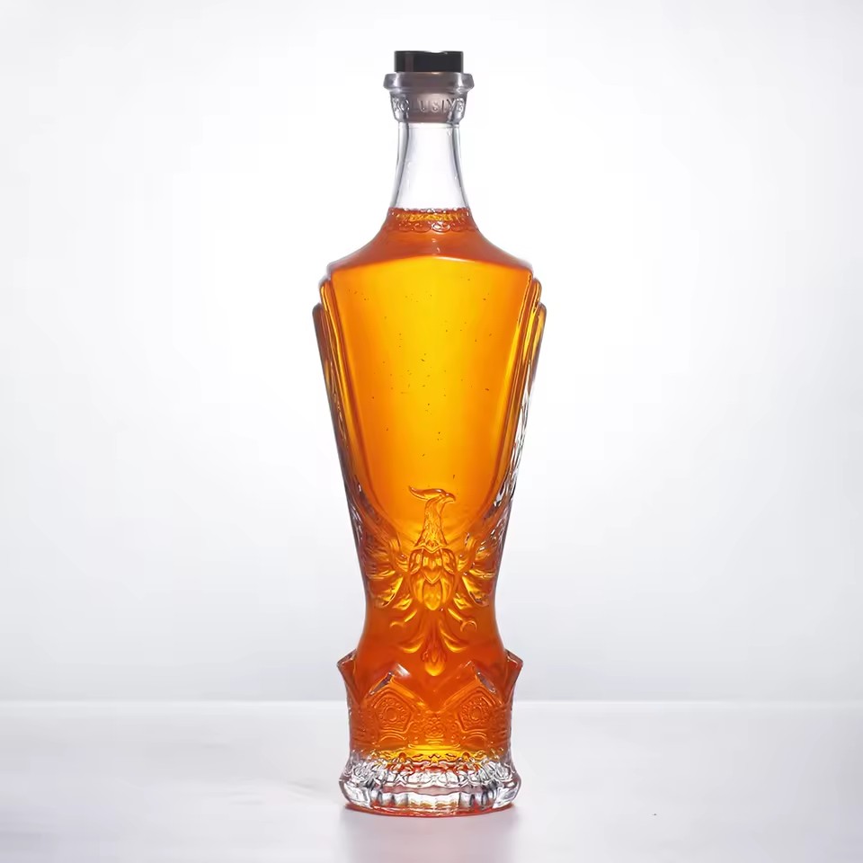 Custom 700ml Glass Pump Cap Bottles Cork Sealing for Vodka Whiskey Brandy Tequila Nightclubs Bars Casinos Energy Drinks