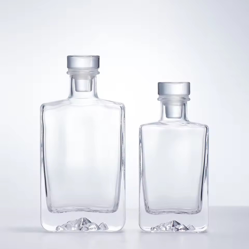 Wholesale Square Clear Glass Bottles 100ml 200ml 500ml for Whiskey Vodka Brandy Rum Spirits Flat Shape Rubber Stopper for