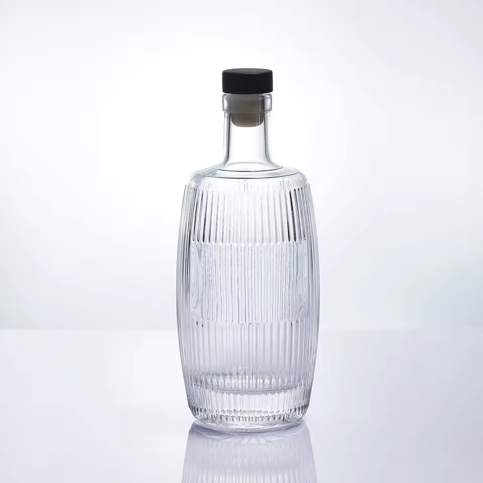 High-End Transparent Glass Empty Wine and Whisky Bottles New Packaged with Screw Cap Seal for Premium Beverages